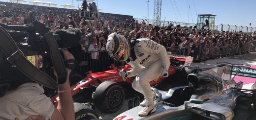 Lewis Hamilton felice dopo aver conquistato la vittoria ad Austin (fonte immagine: twitter.com/IWC