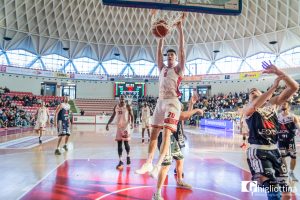 La Virtus Roma vince il derby con l'Eurobasket e la aggancia in classifica. (fonte immagine: ©Marta Bandino | Ghigliottina)