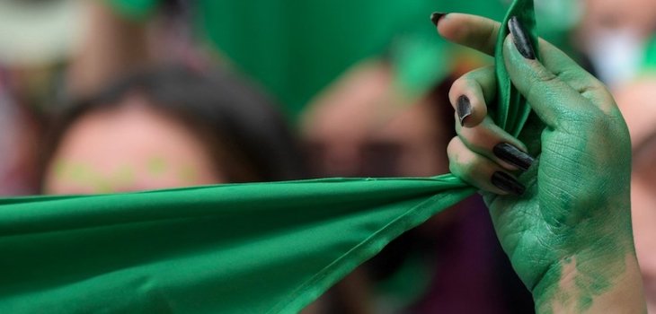 Spagna: approvata riforma che consolida il diritto all’aborto e amplia i diritti sessuali delle donne