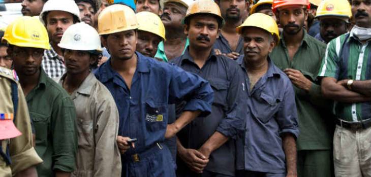 Un'immagine di lavoratori in India