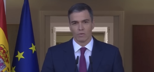 Immagine di Pedro Sánchez durante il discorso alla Moncloa